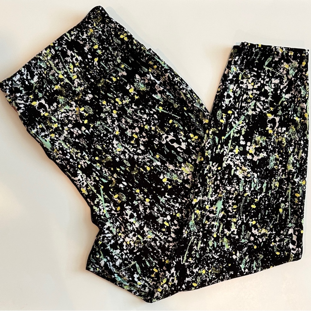 Livi Active Black and Yellow Patterned Leggings